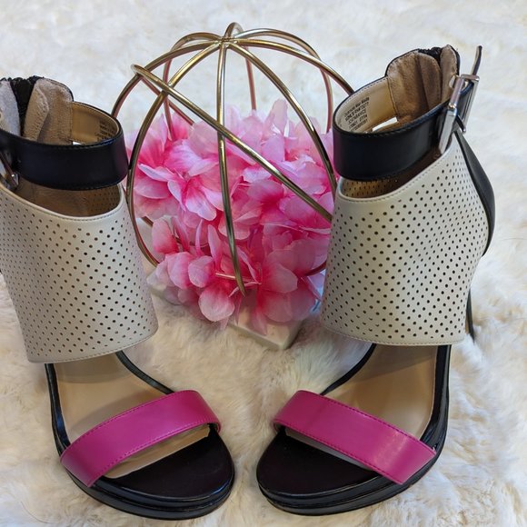 Juicy Couture sandals, size 7 - Picture 10 of 12